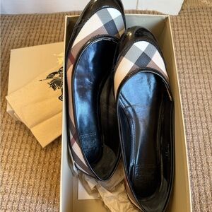 Burberry Flats in Nova/Black